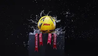 欧宝体育网址-窗口期足总杯焦点战，阿斯顿维拉复出首秀，底气十足，临场指挥获称赞(利兹联交锋阿斯顿维拉)