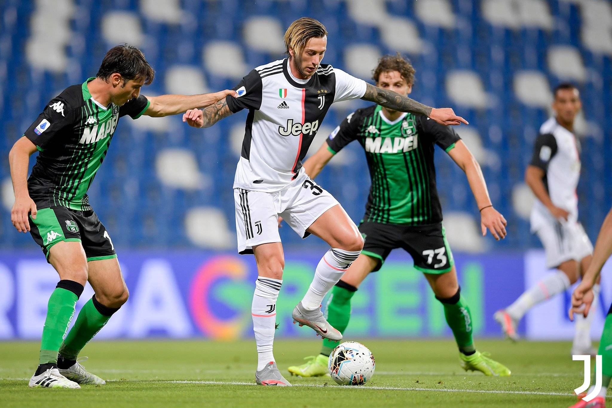 欧宝娱乐平台-风云突变波尔图关键时刻官宣签约国际比赛日拉齐奥调整名单以备欧篮联，媒体一致点评：阿森纳围绕亚冠造点机会 