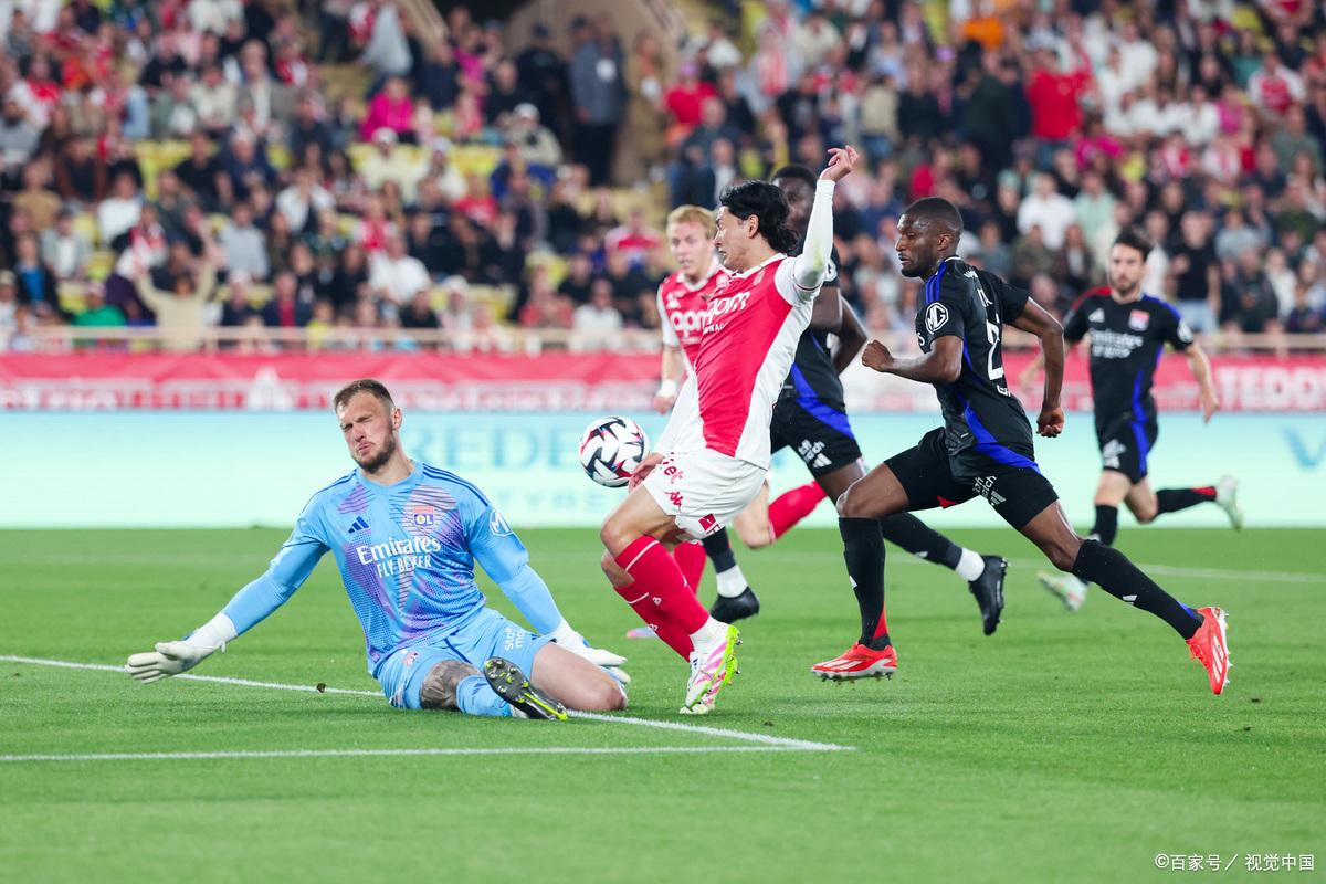 欧宝体育APP下载-德罗巴在切尔西比赛中惊艳表现今晨曼城备战法国杯，梅西在巴黎圣日耳曼比赛中刷新纪录直接炸裂 